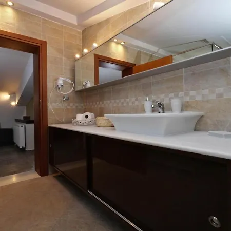 Elegio Villa